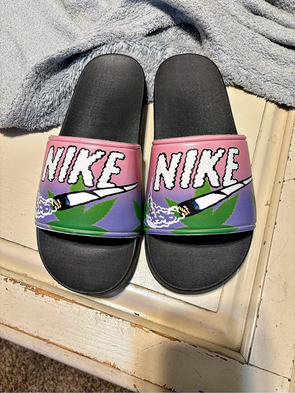 Graphic Slide Sandals Black & Pink US 10